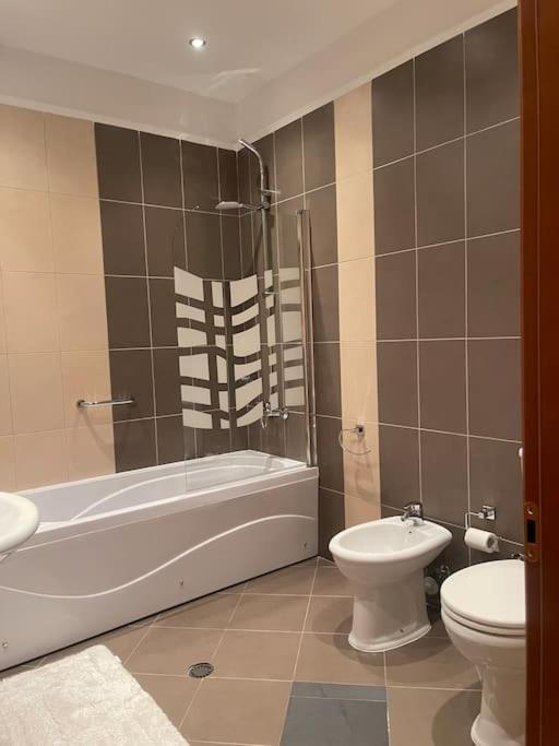 Stylish Central Apartment Tirana Exterior photo